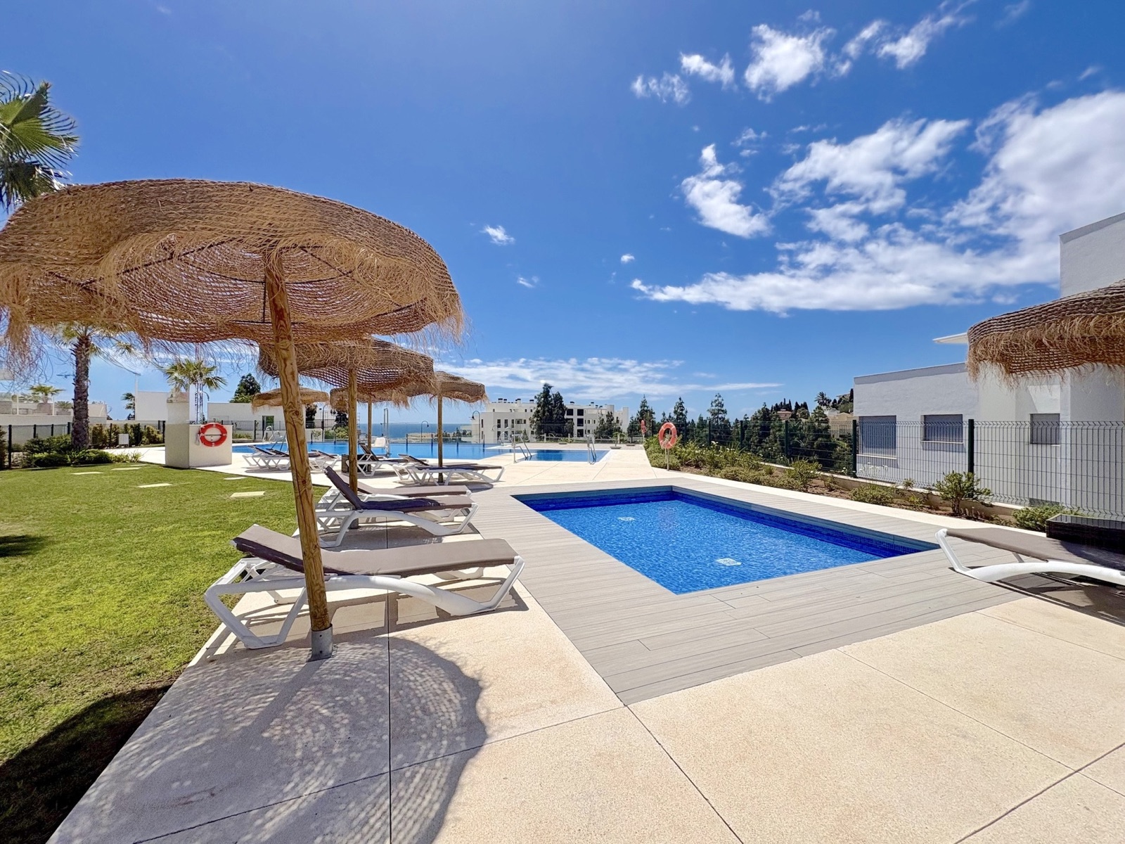 Leilighet på bakkeplan med privat hage og felles basseng i El Chaparral, La Cala de Mijas